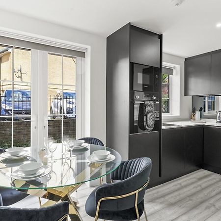 Elegant Apartments In Staines L Free Onsite Parking Ngoại thất bức ảnh
