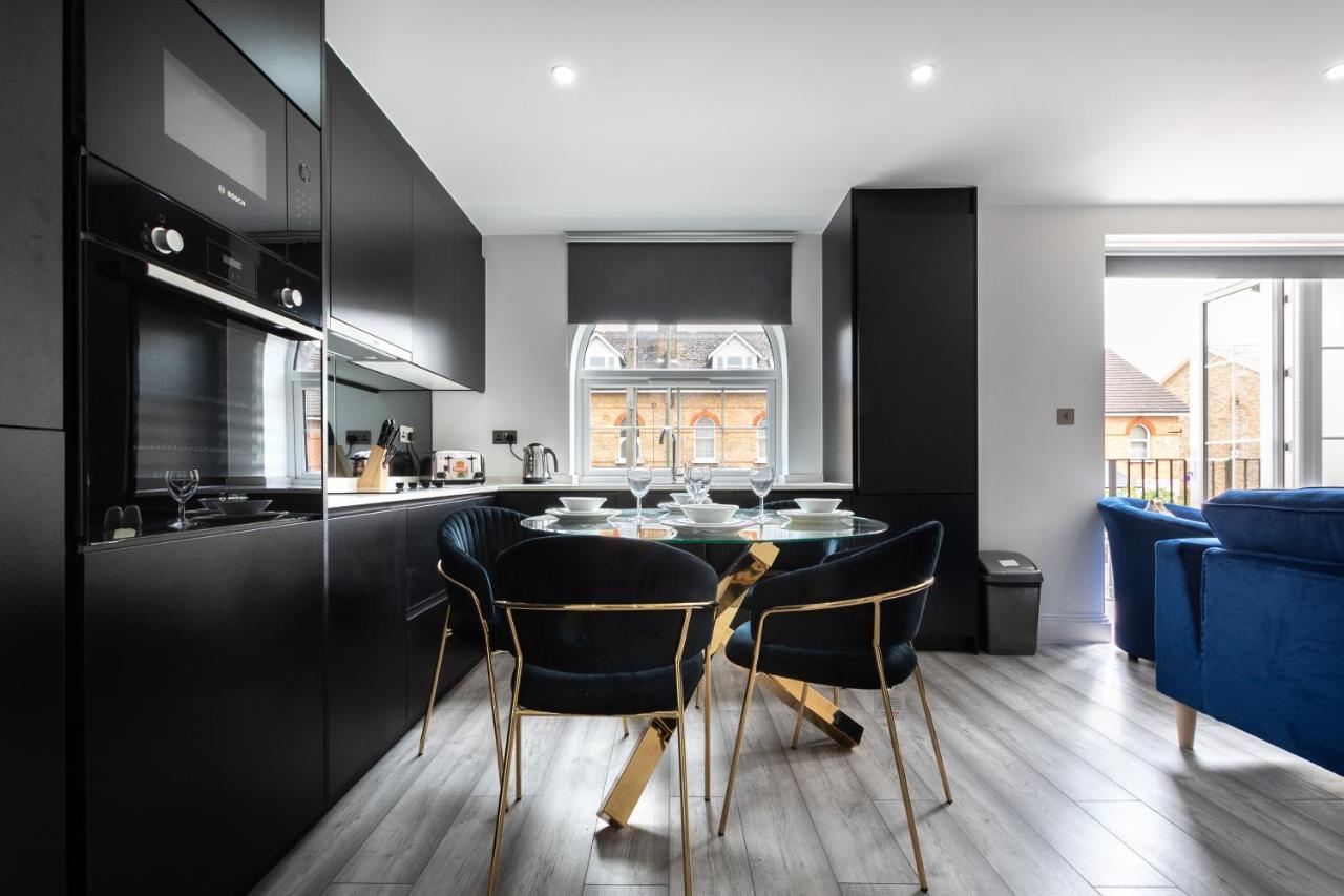 Elegant Apartments In Staines L Free Onsite Parking Ngoại thất bức ảnh