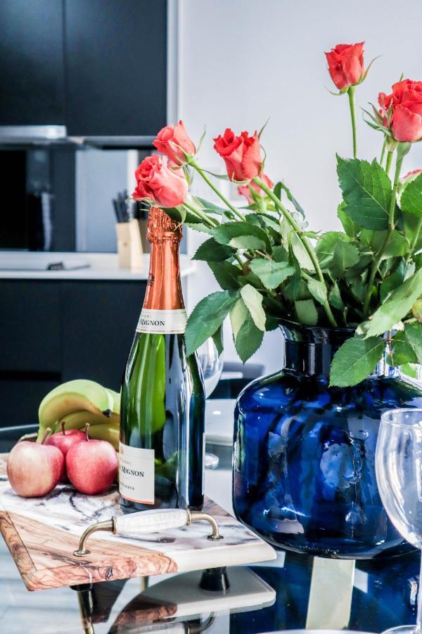 Elegant Apartments In Staines L Free Onsite Parking Ngoại thất bức ảnh