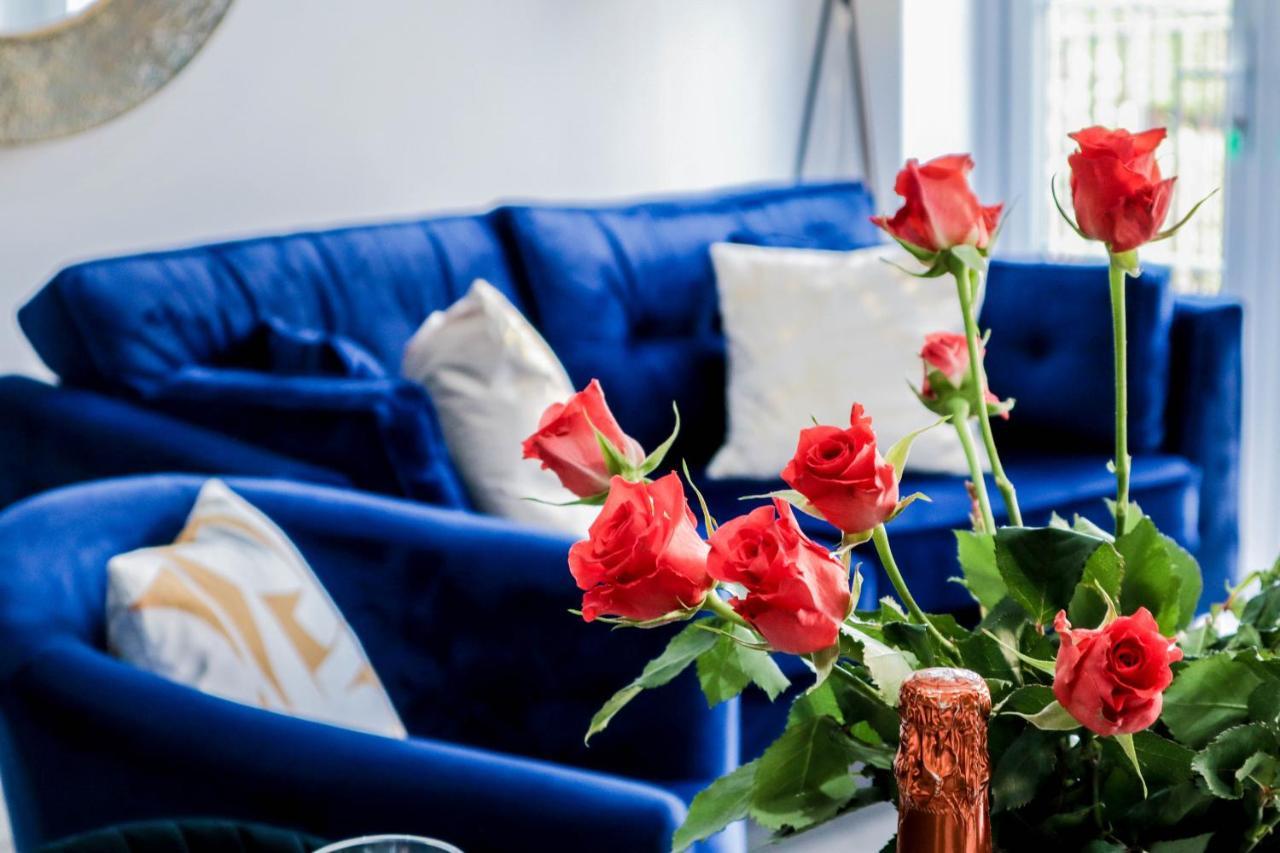 Elegant Apartments In Staines L Free Onsite Parking Ngoại thất bức ảnh