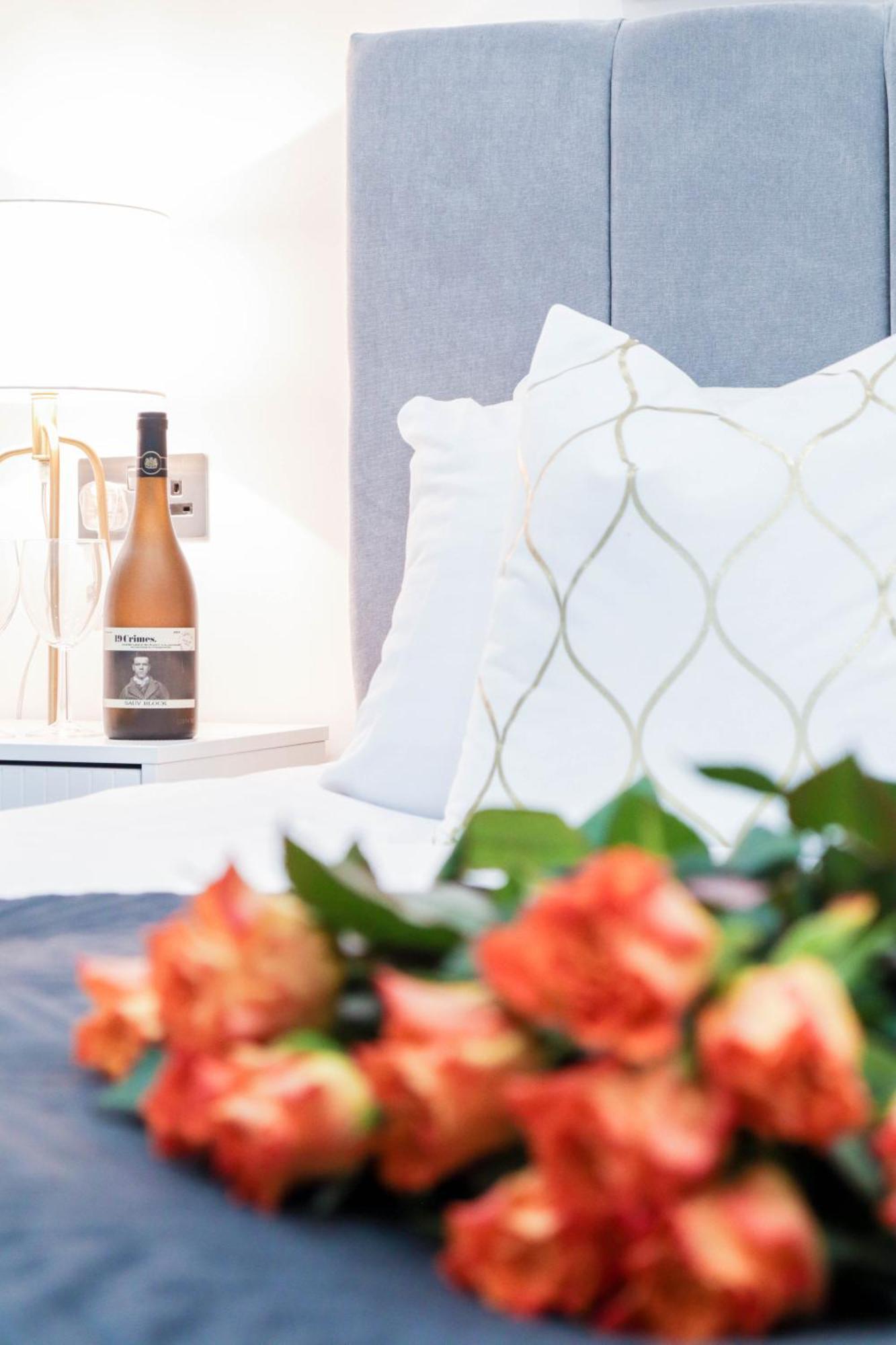 Elegant Apartments In Staines L Free Onsite Parking Ngoại thất bức ảnh