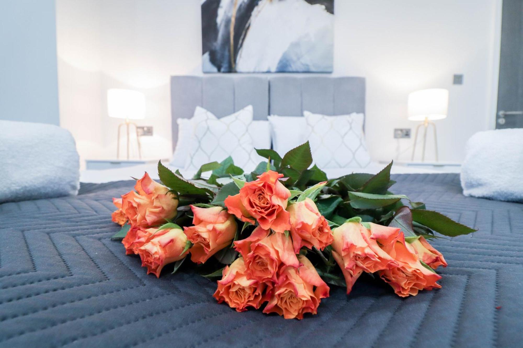 Elegant Apartments In Staines L Free Onsite Parking Ngoại thất bức ảnh
