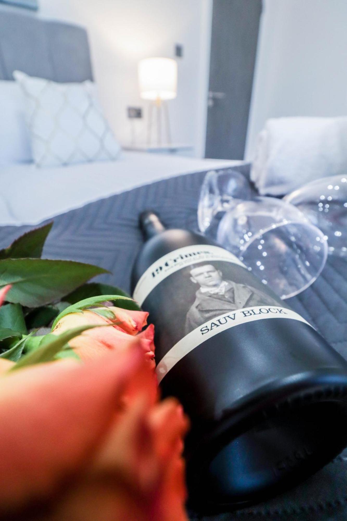 Elegant Apartments In Staines L Free Onsite Parking Ngoại thất bức ảnh