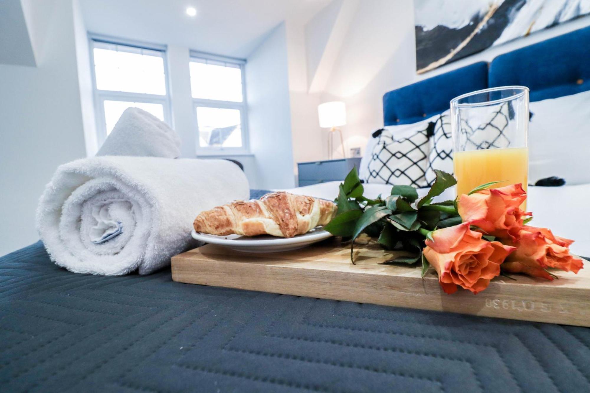 Elegant Apartments In Staines L Free Onsite Parking Ngoại thất bức ảnh