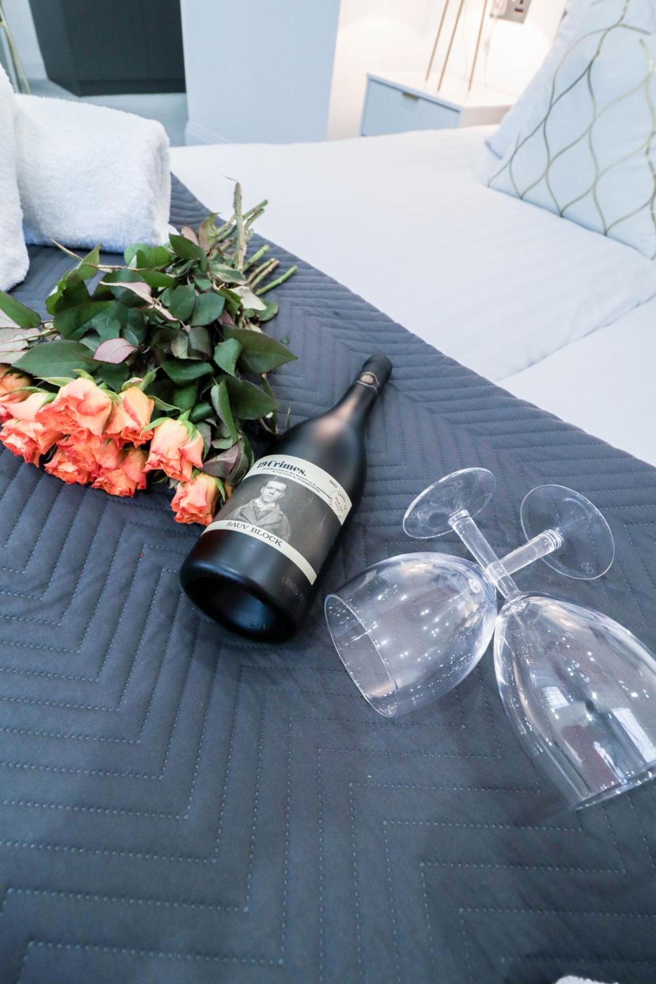 Elegant Apartments In Staines L Free Onsite Parking Ngoại thất bức ảnh