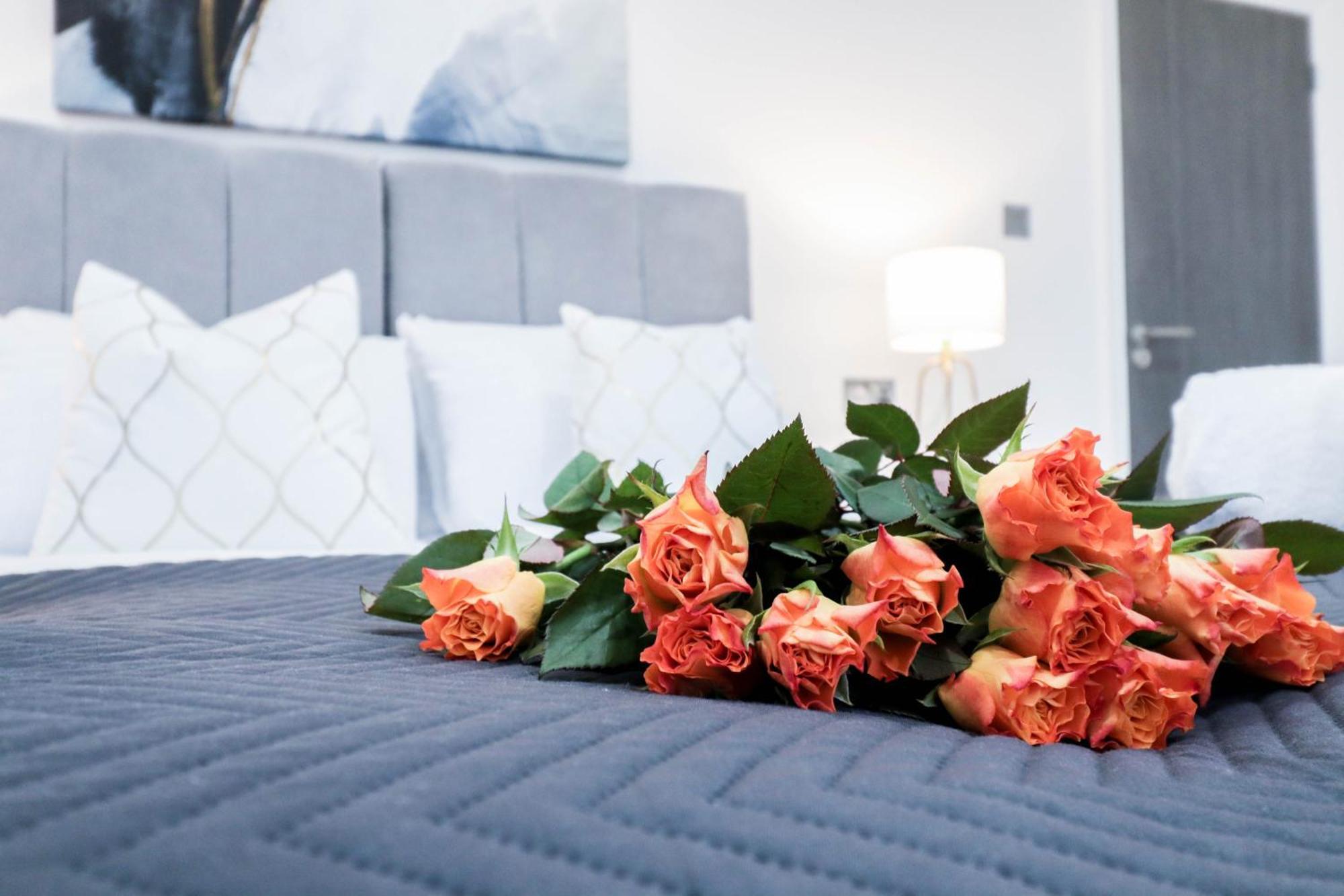Elegant Apartments In Staines L Free Onsite Parking Ngoại thất bức ảnh