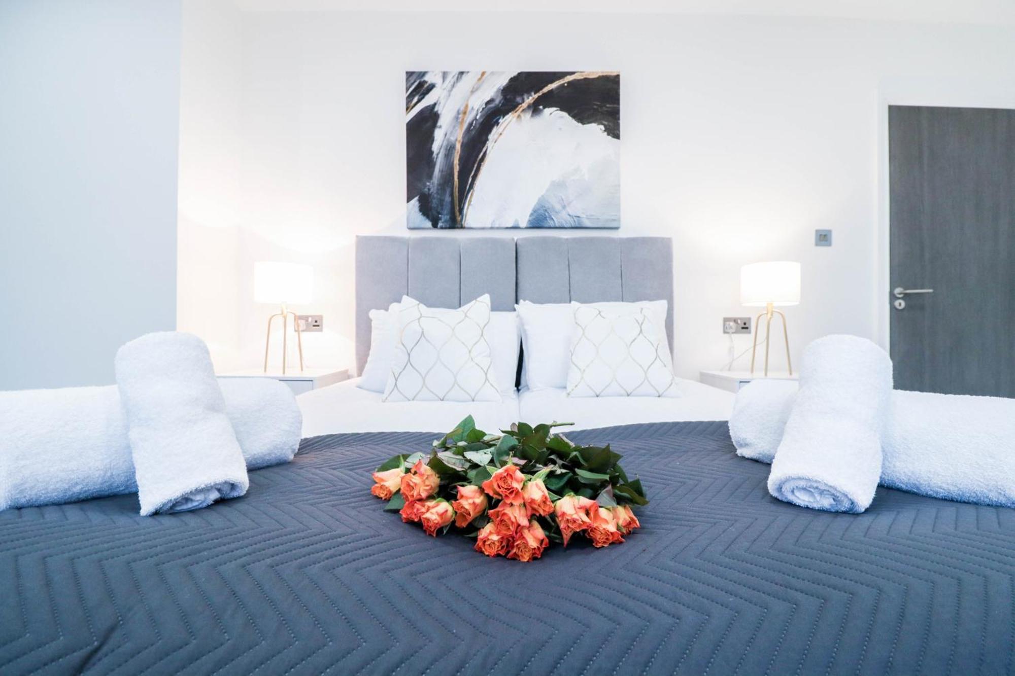 Elegant Apartments In Staines L Free Onsite Parking Ngoại thất bức ảnh