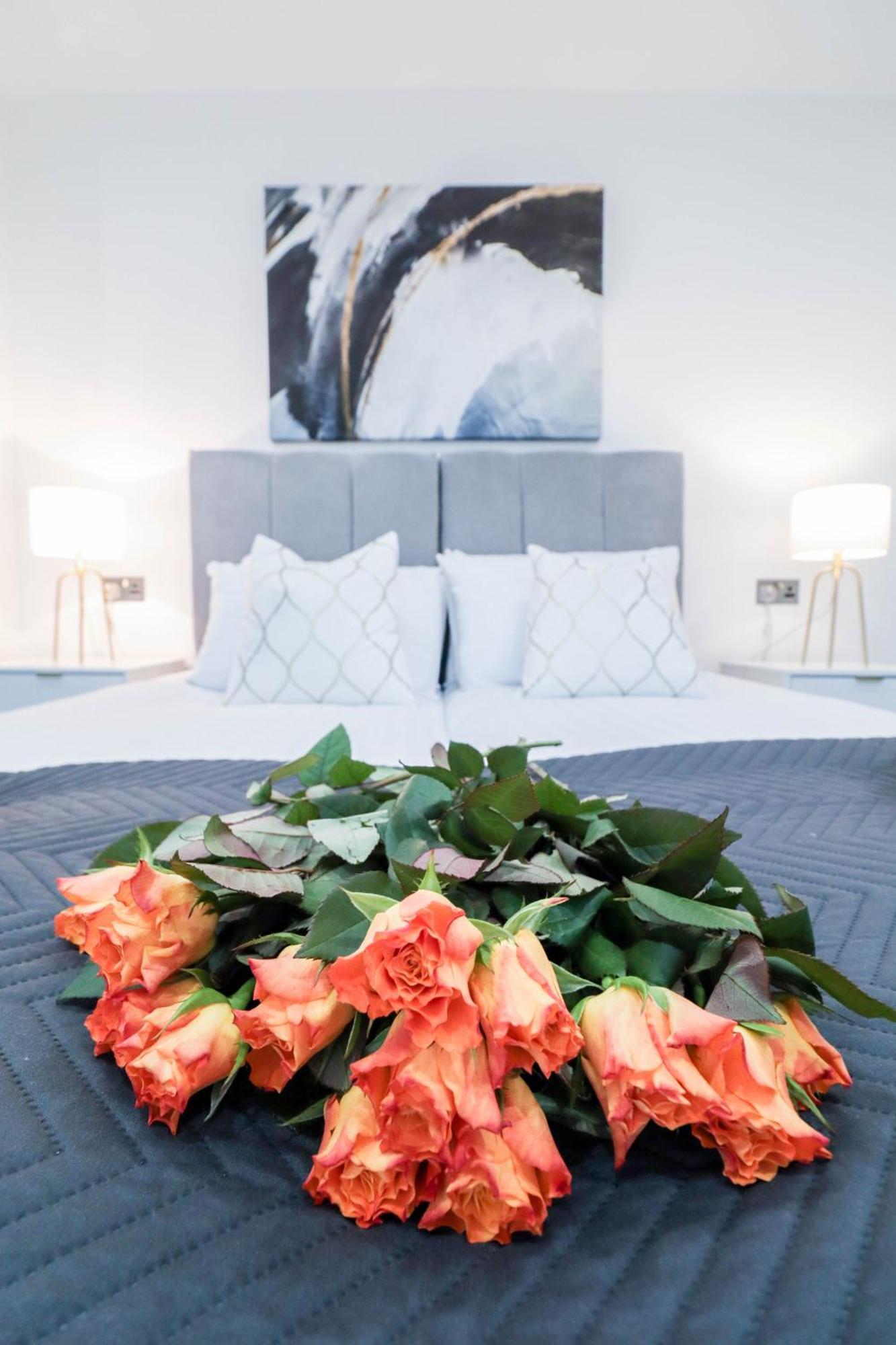 Elegant Apartments In Staines L Free Onsite Parking Ngoại thất bức ảnh