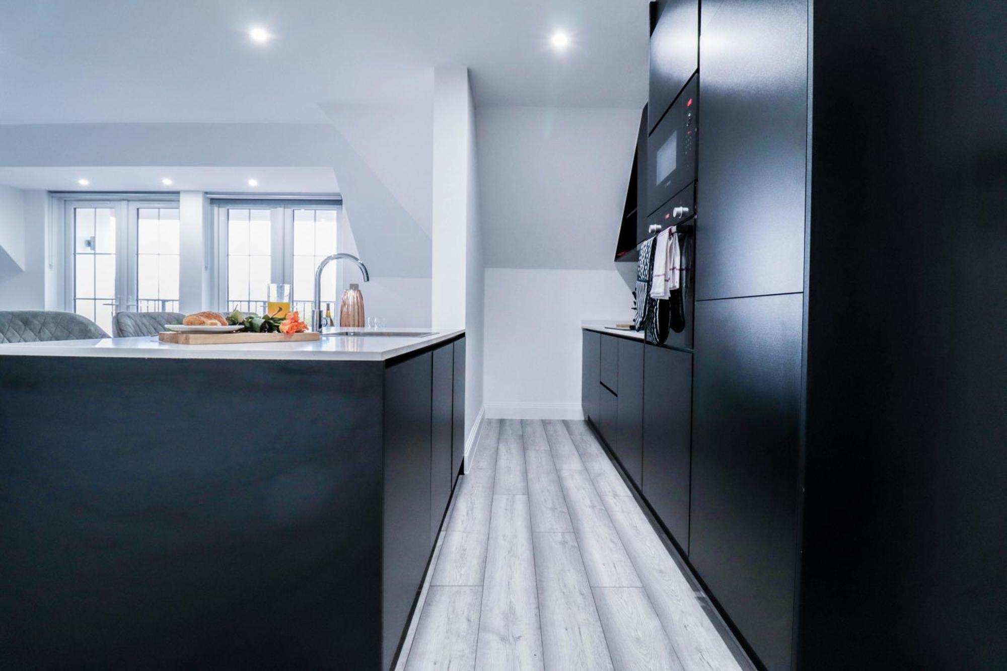 Elegant Apartments In Staines L Free Onsite Parking Ngoại thất bức ảnh
