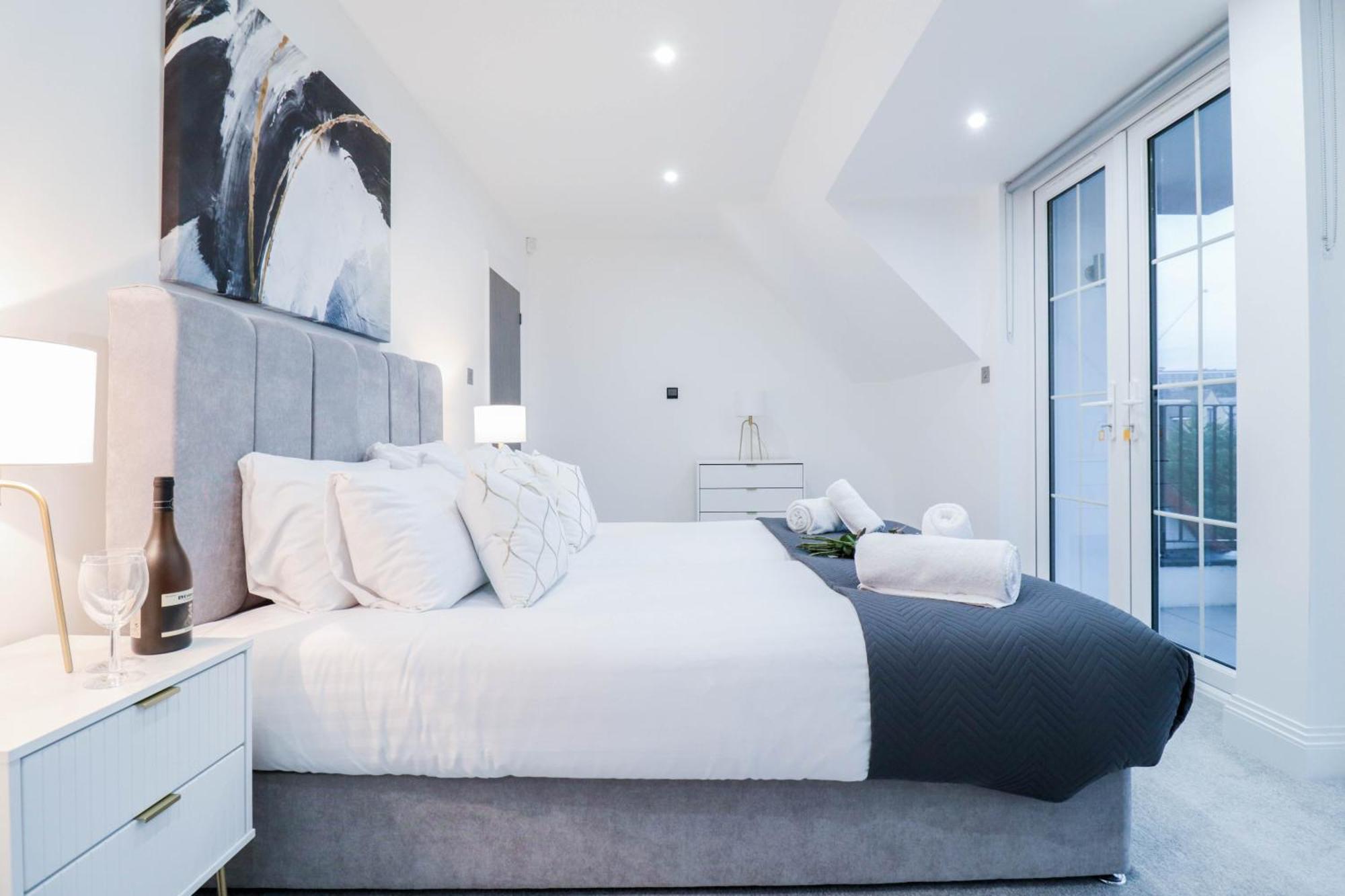 Elegant Apartments In Staines L Free Onsite Parking Ngoại thất bức ảnh