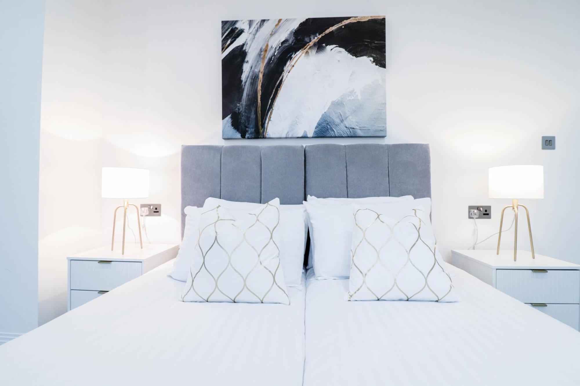 Elegant Apartments In Staines L Free Onsite Parking Ngoại thất bức ảnh