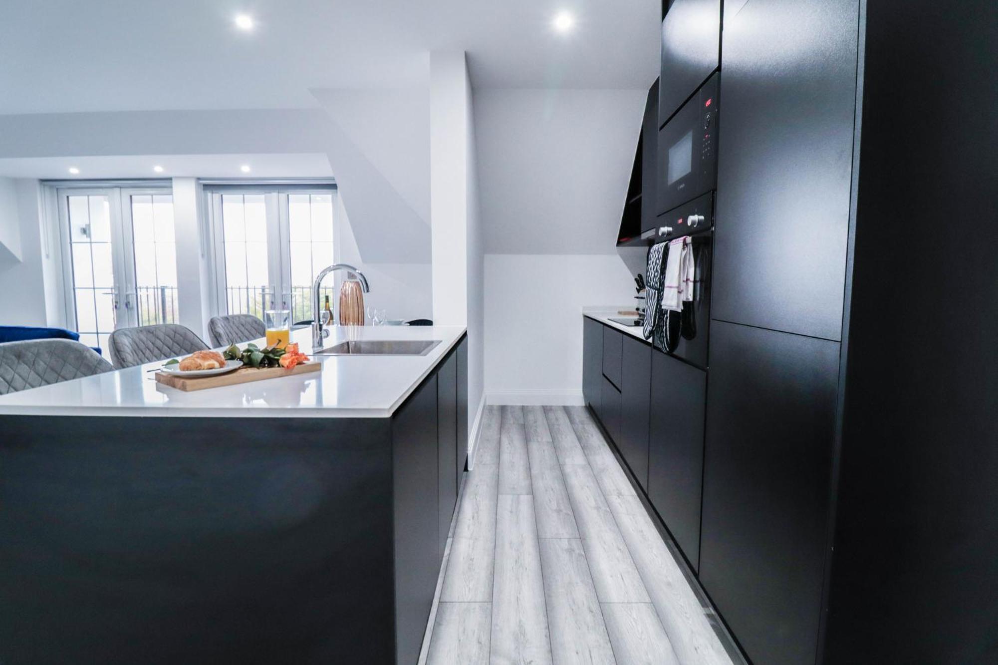 Elegant Apartments In Staines L Free Onsite Parking Ngoại thất bức ảnh
