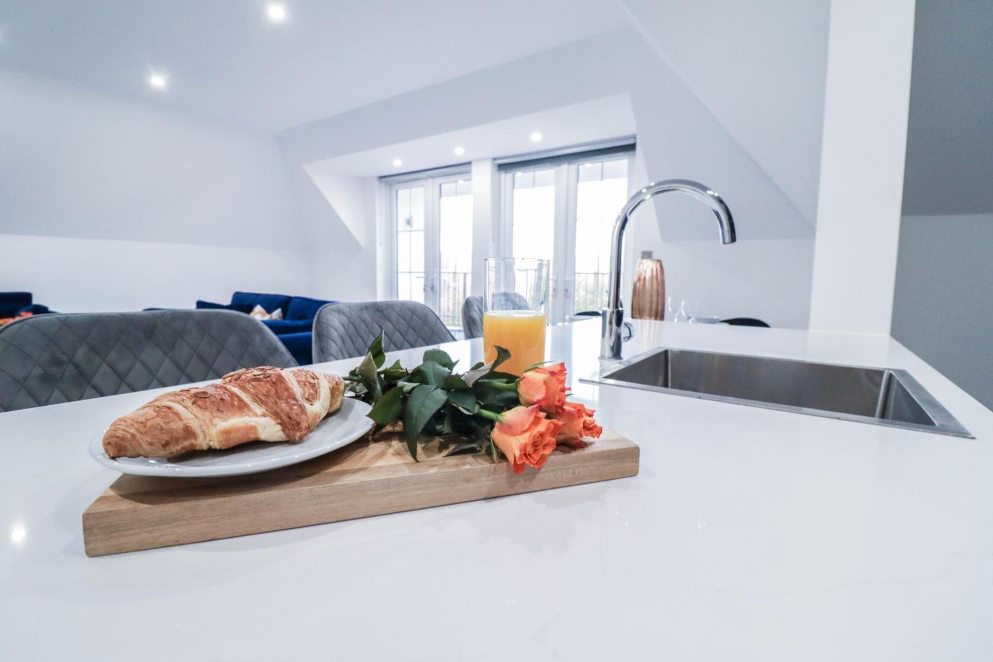 Elegant Apartments In Staines L Free Onsite Parking Ngoại thất bức ảnh