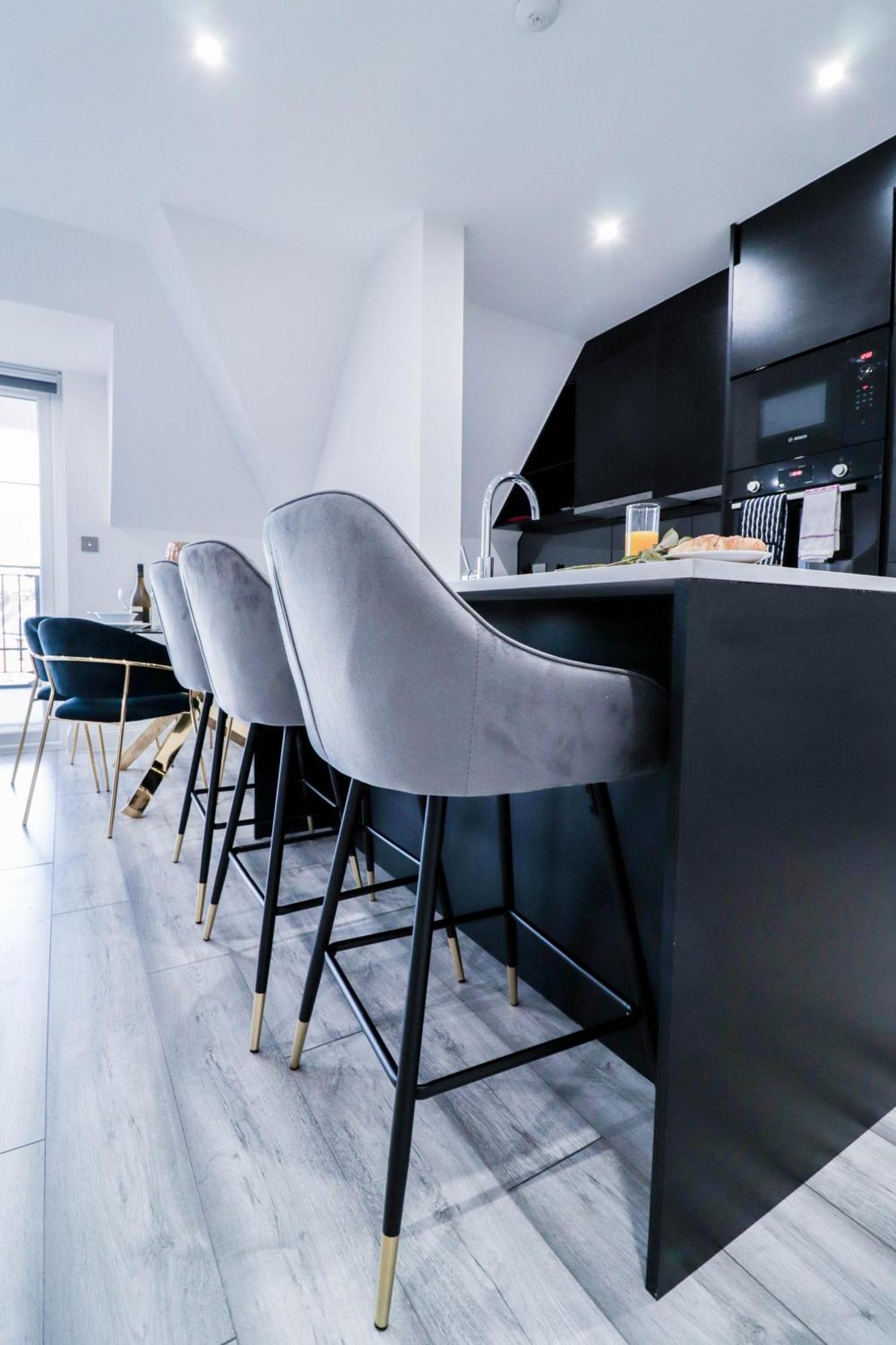 Elegant Apartments In Staines L Free Onsite Parking Ngoại thất bức ảnh