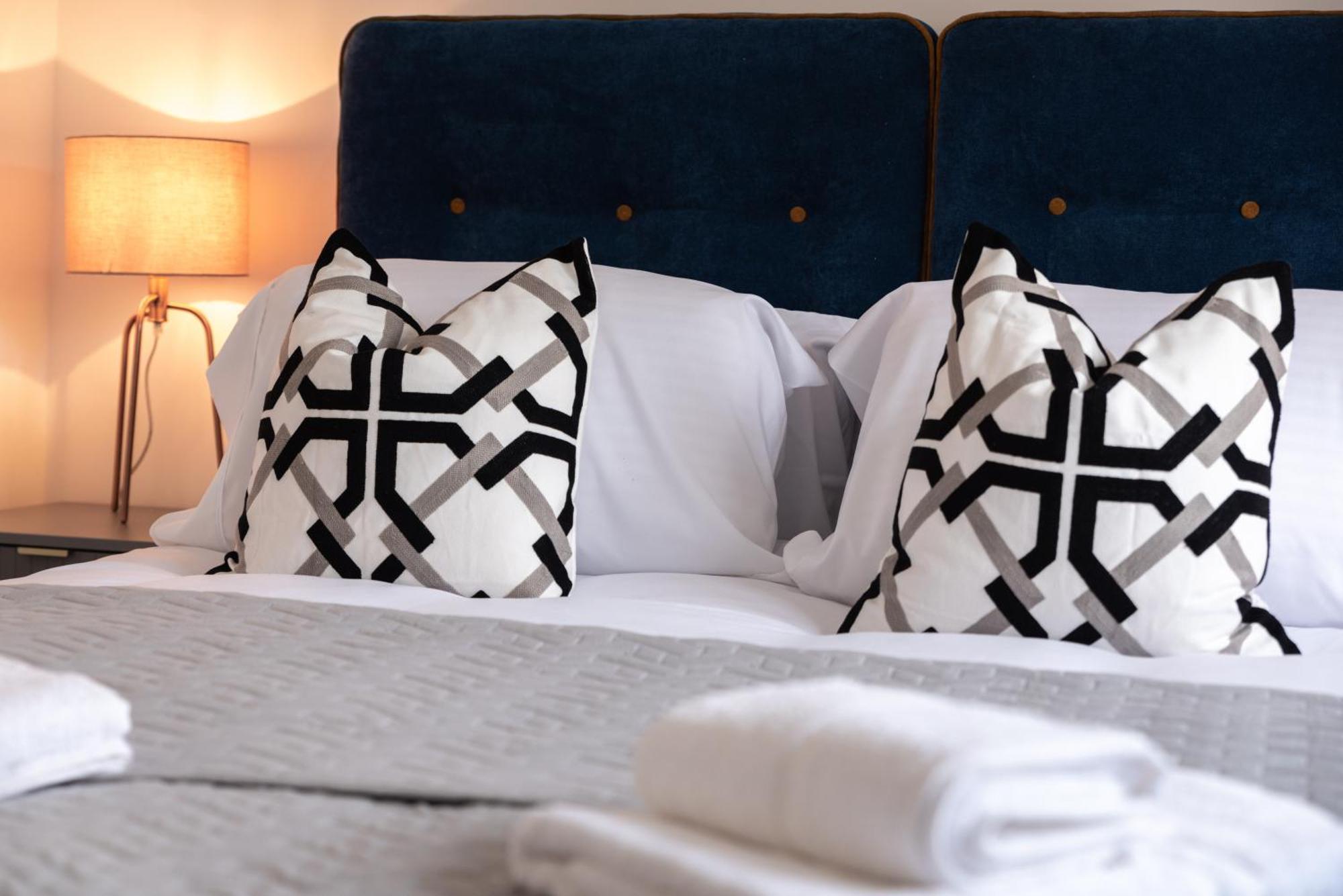 Elegant Apartments In Staines L Free Onsite Parking Ngoại thất bức ảnh