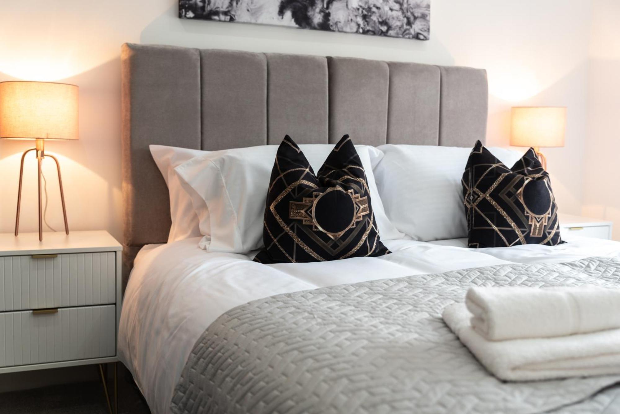 Elegant Apartments In Staines L Free Onsite Parking Ngoại thất bức ảnh