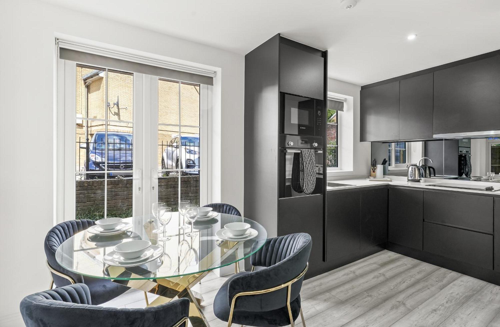 Elegant Apartments In Staines L Free Onsite Parking Ngoại thất bức ảnh